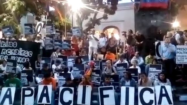 Poeta Santo López cita la Epopeya de Gilgamesh en Plaza Bolívar de Chacao #30Ago смотреть онлайн