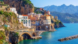 Красота Амальфи (Amalfi) — прекрасный приморский город у Салернского залива. Вечерняя прогулка