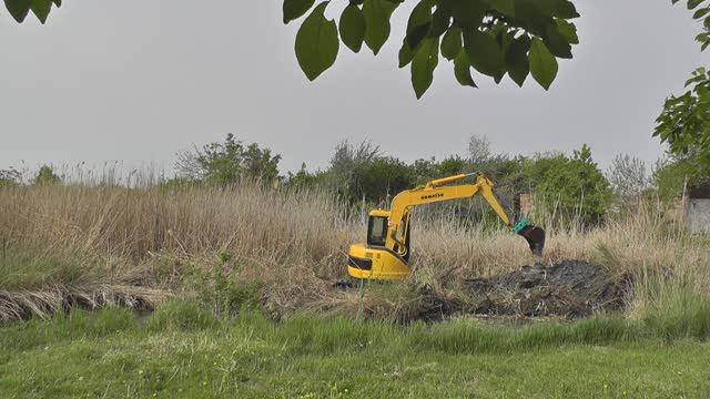 Озеро. Мини экскаватор. смотреть онлайн