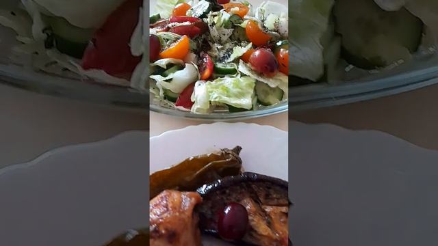 #курица с овощами#баклажан#помидор#салат #вкусно #приятногоаппетита