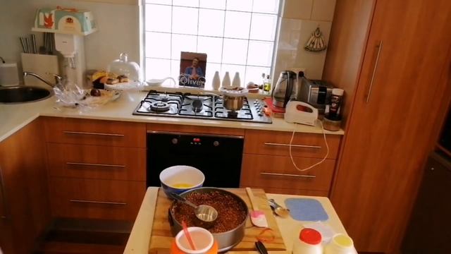 Rich creamy choc mousse crackle cake #indulgent #dolcevita #cakequeen смотреть онлайн