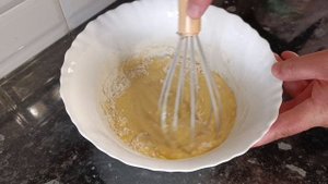 нежный пирог на молоке с изюмом