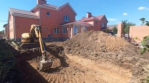Бассейн в частном доме. Мини экскаватор Cat 305sr. Digging a pool in a private house.