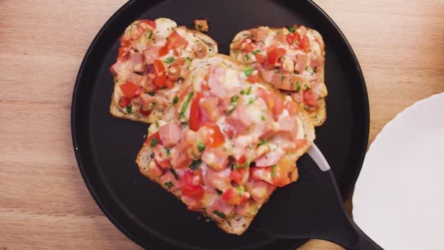 Правильный рецепт горячих бутербродов. Бутерброды пицца. смотреть онлайн