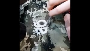 Удаление логотипа со спецодежды с помощью фена.