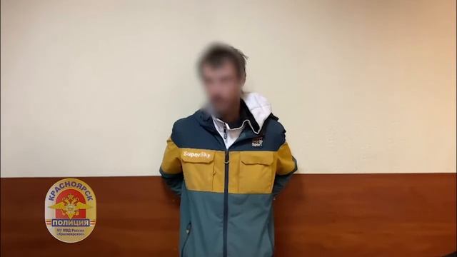 В Красноярске мужчина угрожая топором ограбил женщину