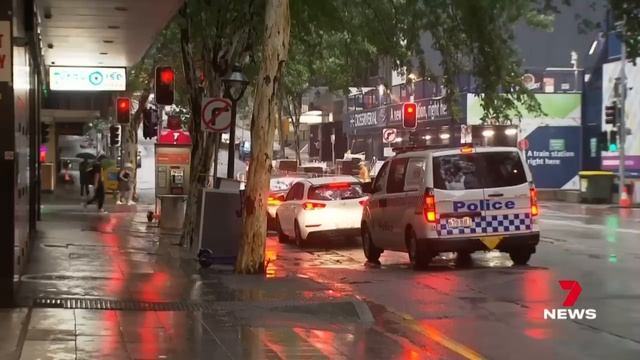 Three people wounded after armed gang opened fire in heart of Brisbane City | 7 News Australia смотреть онлайн