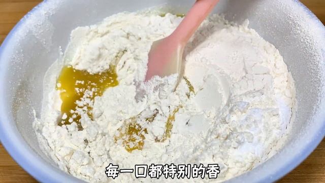 花生和雞蛋是絕配，教你一個從沒吃過的做法，香甜酥脆真美味【劉姐廚房 Magic Food】#面食 #雞蛋 #花生