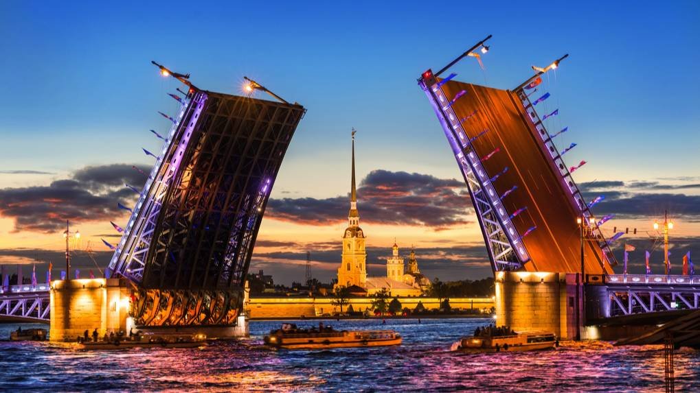 Петергоф и Санкт-Петербург
