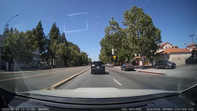 Using BUS LANE and almost causing a collision #CaughtOnBlackVue смотреть онлайн