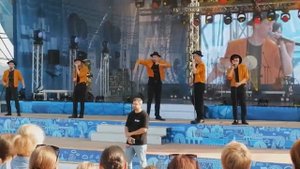 Парни "завели" всю площадь. Кавер на известный хит в исполнении группы "Меломан"