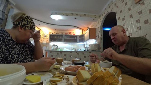 ДОМАШНИЙ ВЛОГ/САНЁК ГОТОВИТ ЗАВТРАК/ДАВАЙТЕ ВМЕСТЕ ПОЗАВТРАКАЕМ/ОБОЖАЮ ВОСКРЕСЕНЬЕ/БОЛТАЛКА