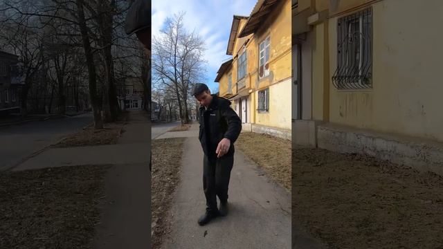 Прикид что надо))одет как бомж)) смотреть онлайн