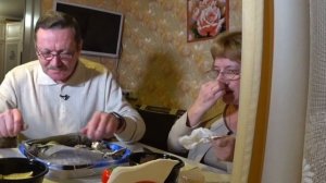 Первый раз пробуем гребешка (сырого), муж пробует устриц / Спасибо телевидению 29 ноября 2018 г.