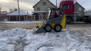 Первый выезд мини погрузчика «WALL.E”