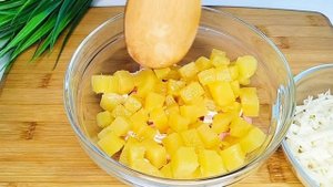 Лёгкий салат из 3х ингридиентов колбасой и ананасами🍍🍍