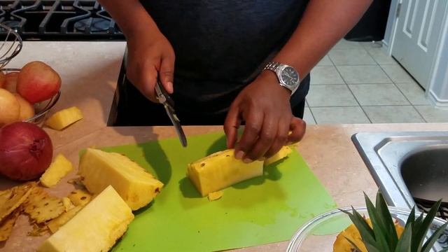 Cutting Up a Pineapple With My Cold Steel Espada L.