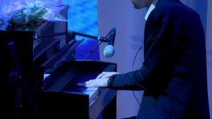 Эстрадная вокалистка Альбина Ишмурзина - татарская народная песня «Болын» («Луг») Live