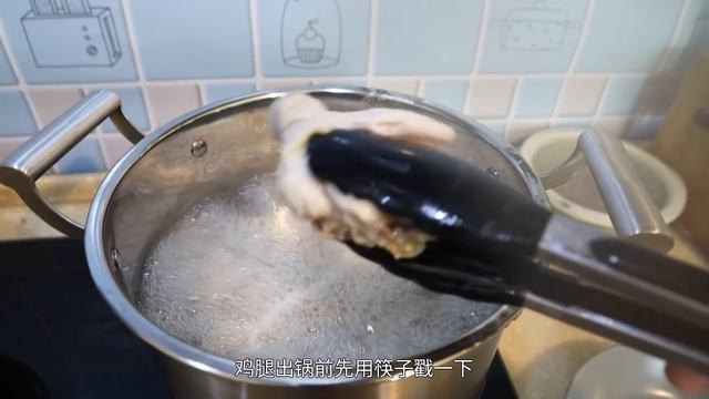 雞腿這樣做，不煎不烤不油炸，加個檸檬鮮掉下巴，家裡小狗都要搶著吃｜李喜貓