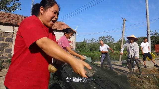 家里板栗大丰收，老妈下厨露一手，茄子贴饼蘸汤，馋的大洋泪汪汪【陈说美食】