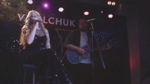 Евгения Жолобова - певица.