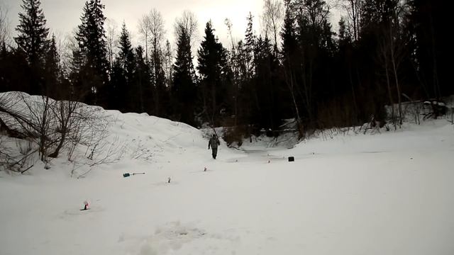 ловим щуку на лесном пруду / уха в балаганчике18+ смотреть онлайн