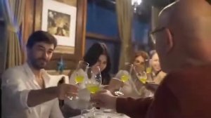Гёкхан Алкан и Несрин Джавадзаде на отдыхе с семьей