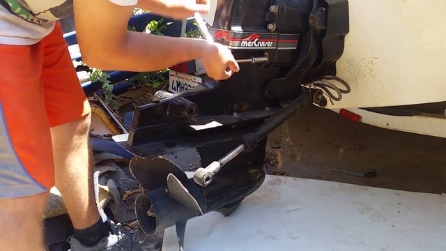 Mercruiser Alpha One gen-2 stern drive removal