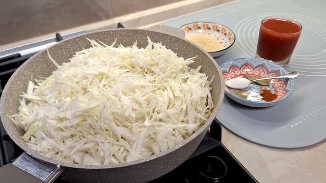 ТУШКОВАНА КАПУСТА З СЕКРЕТОМ 🍅🥕🧅 Особливий РЕЦЕПТ приготування КАПУСТИ з ФАРШЕМ 🥩 смотреть онлайн