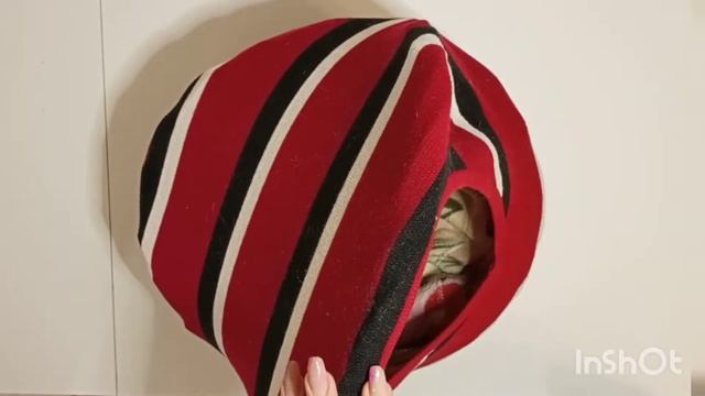 Делаем домик для кошечки из подручных материалов.