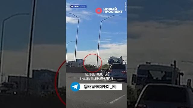 Потерявшие контроль над самолетом пилоты врезались в здание, взорвались и попали на видео