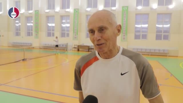 С наступающим Новым годом поздравляет Николай Бондаренко -  заслуженный работник физической культуры