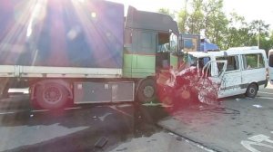 Под Курском в жуткой аварии погибли пять пассажиров микроавтобуса, еще четверо ранены