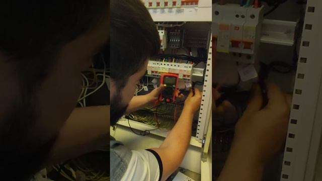 после электрика приезжаем ремонтировать кондиционер.