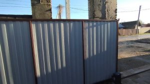 Недорогой,красивый и надёжный забор своими руками.