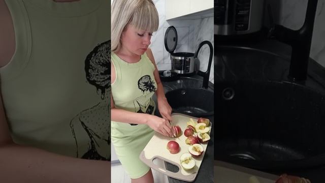 Яблочная шарлотка очень простой рецепт 🥰 #рецептпирога #шарлоткасяблоками #шарлотка