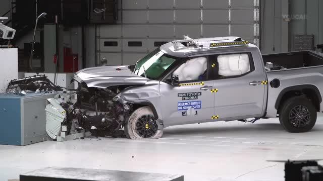 Краш-тест Toyota Tundra 2025 года [4K]