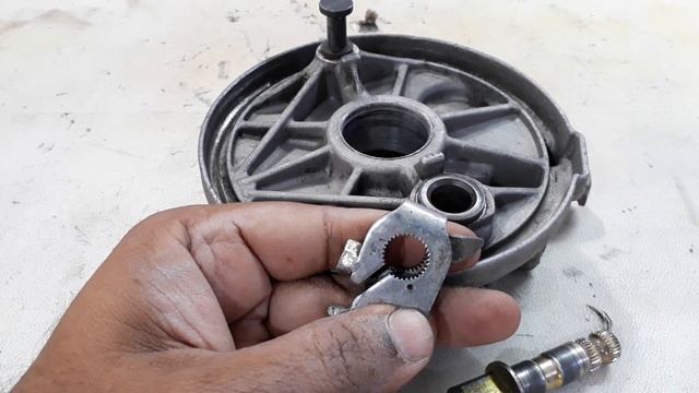 Honda Activa/Hero Pleasure Repair Part-17 Brake Shoe ,Brake cam Servicing смотреть онлайн