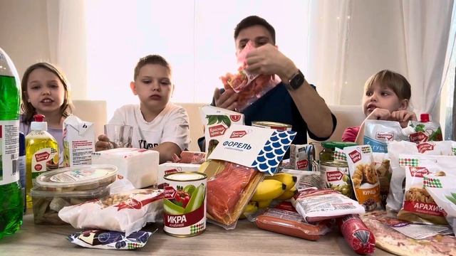 Самая дешевая еда в России. Колбаса без мяса за 35 рублей🤦♂️И как это есть? Красная цена. Обзор.