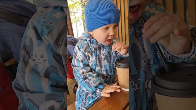 Child drinks coffee