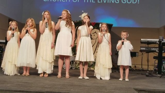 Песня Мама - Эстэр поёт с детишками смотреть онлайн