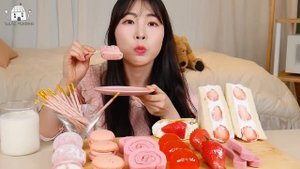 ASMR MUKBANG| 핑크 디저트 딸기 아이스크림 탕후루 마카롱 젤리 먹방 & 레시피 DESSERT ICE CREAM MACARONS EATING