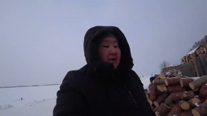 Жизнь в глубинке. Аборигенка. Торбаза какие тёплые. К родителям. Убираем дрова. Жизнь в деревне.