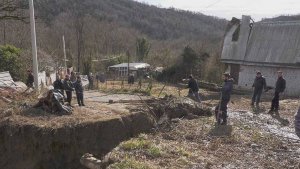 В сочинском селе Бестужевском устраняют последствия крупного оползня