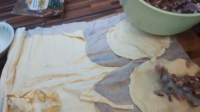 Манты в сковороде с рубленным мясом. Тесто магазинное - ерунда)))