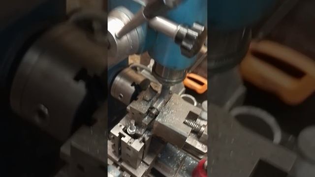 Мутация пилорамы. Фрезерую лыски под ключ. #самоделки #homemade #сделайсам #своимируками смотреть онлайн