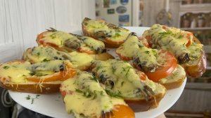 Бутерброды со шпротами в духовке. Очень простая и вкусная закуска на праздничный Стол !