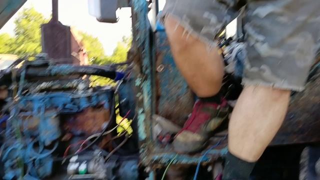 Переоборудование МТЗ-52 в МТЗ-82 (щиток приборов, часть 9) смотреть онлайн