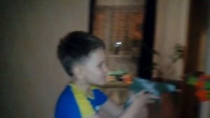Дети играют в войнушки