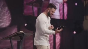 "Не отвечайте на звонок дьявола!" / Стивен Фуртик